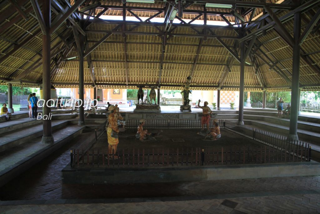 タマン アユン寺院 闘鶏場