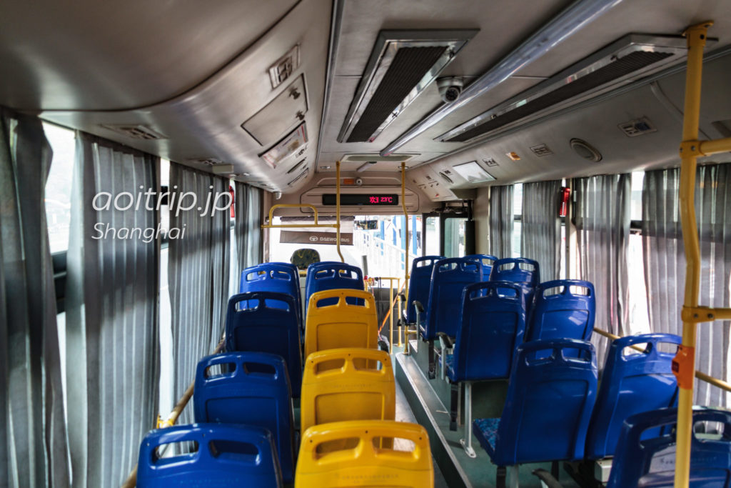 上海から朱家角行きのバス車内