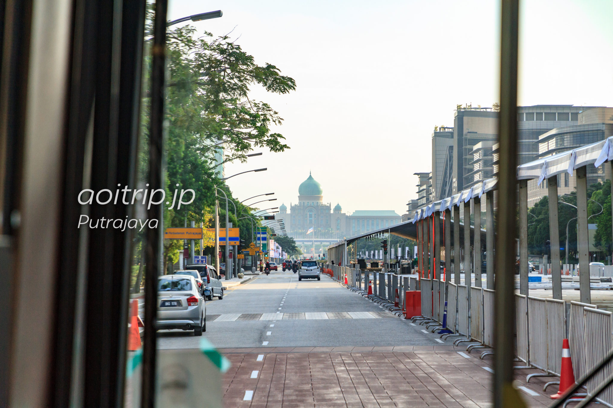 プトラジャヤ観光 バラ色花崗岩のピンクモスクほか、行き方まで（マレーシア） あおいとりっぷ