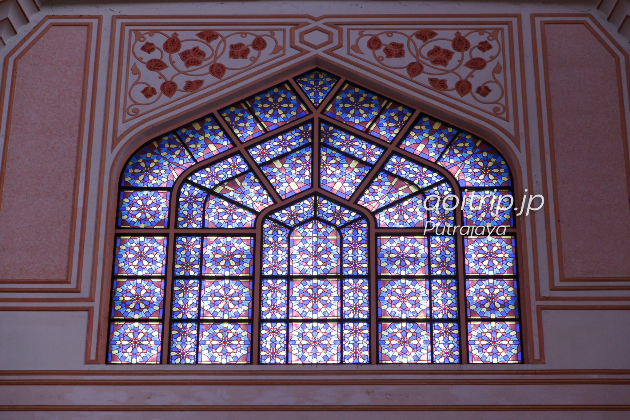 ピンクモスクのステンドグラス