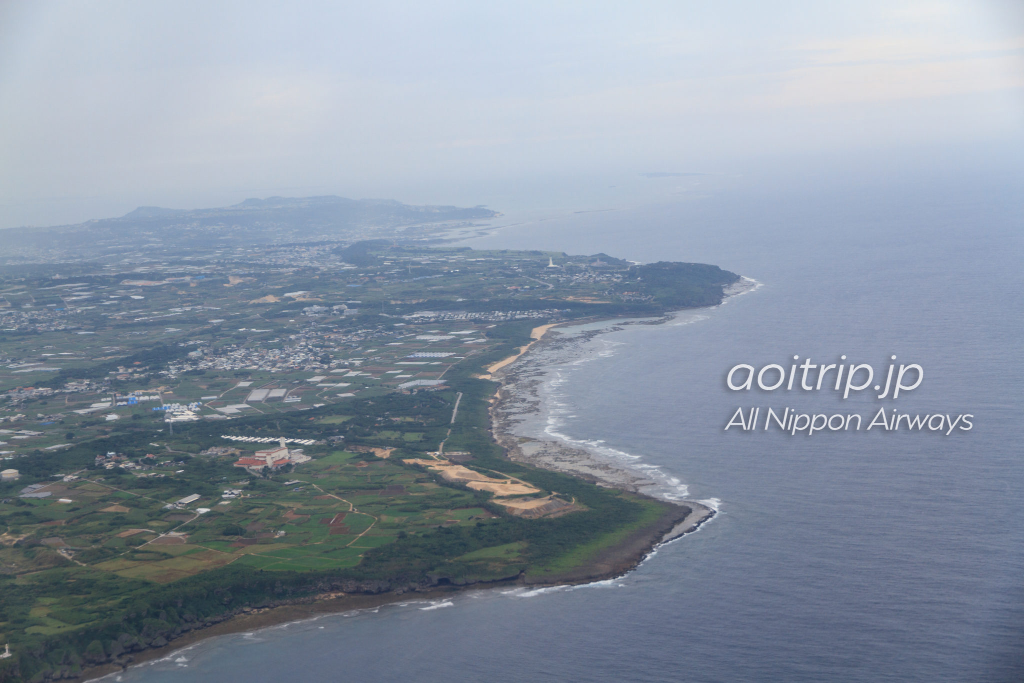 飛行機の機内から見る沖縄（11月）