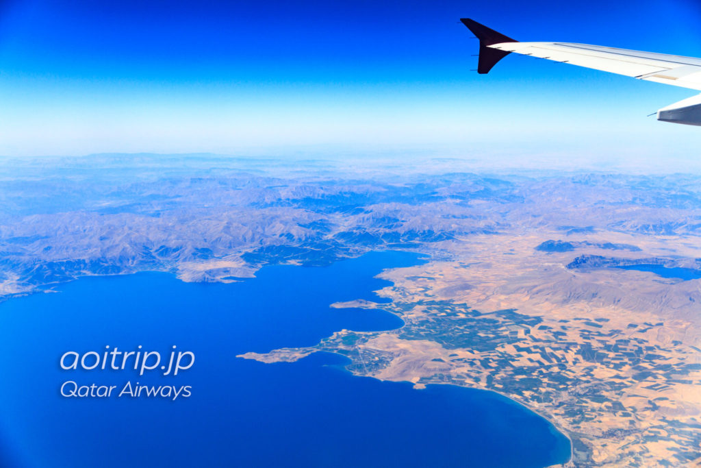 カタール航空機内から見るトルコのヴァン湖
