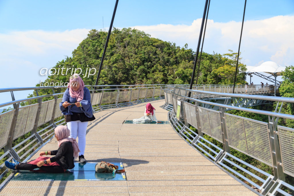 ランカウイ島 雄大な景色を望むケーブルカーとスカイブリッジ あおいとりっぷ