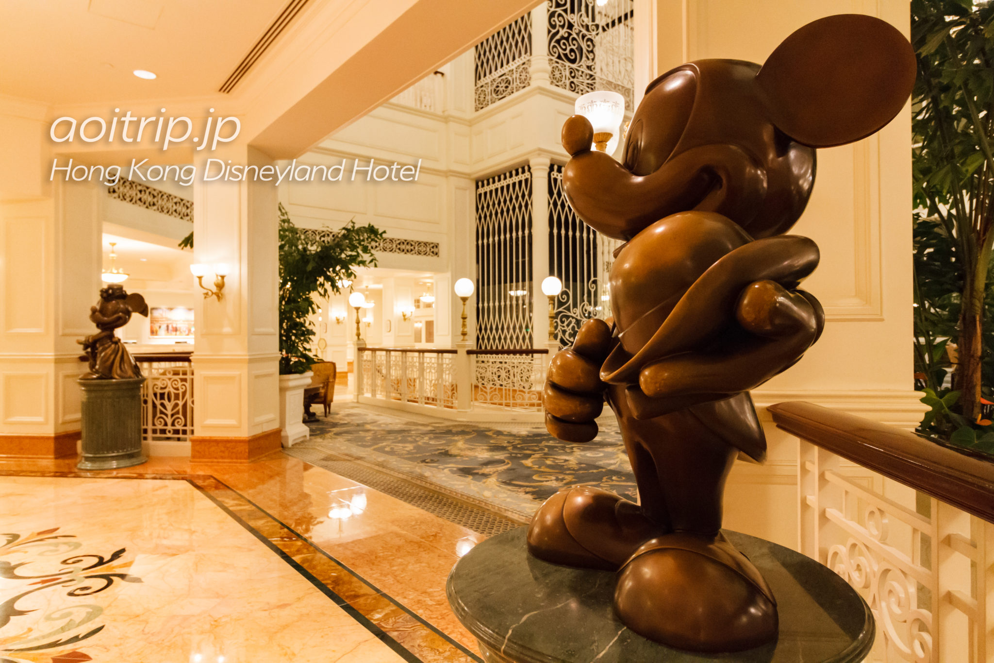 香港ディズニーランドホテルのロビー