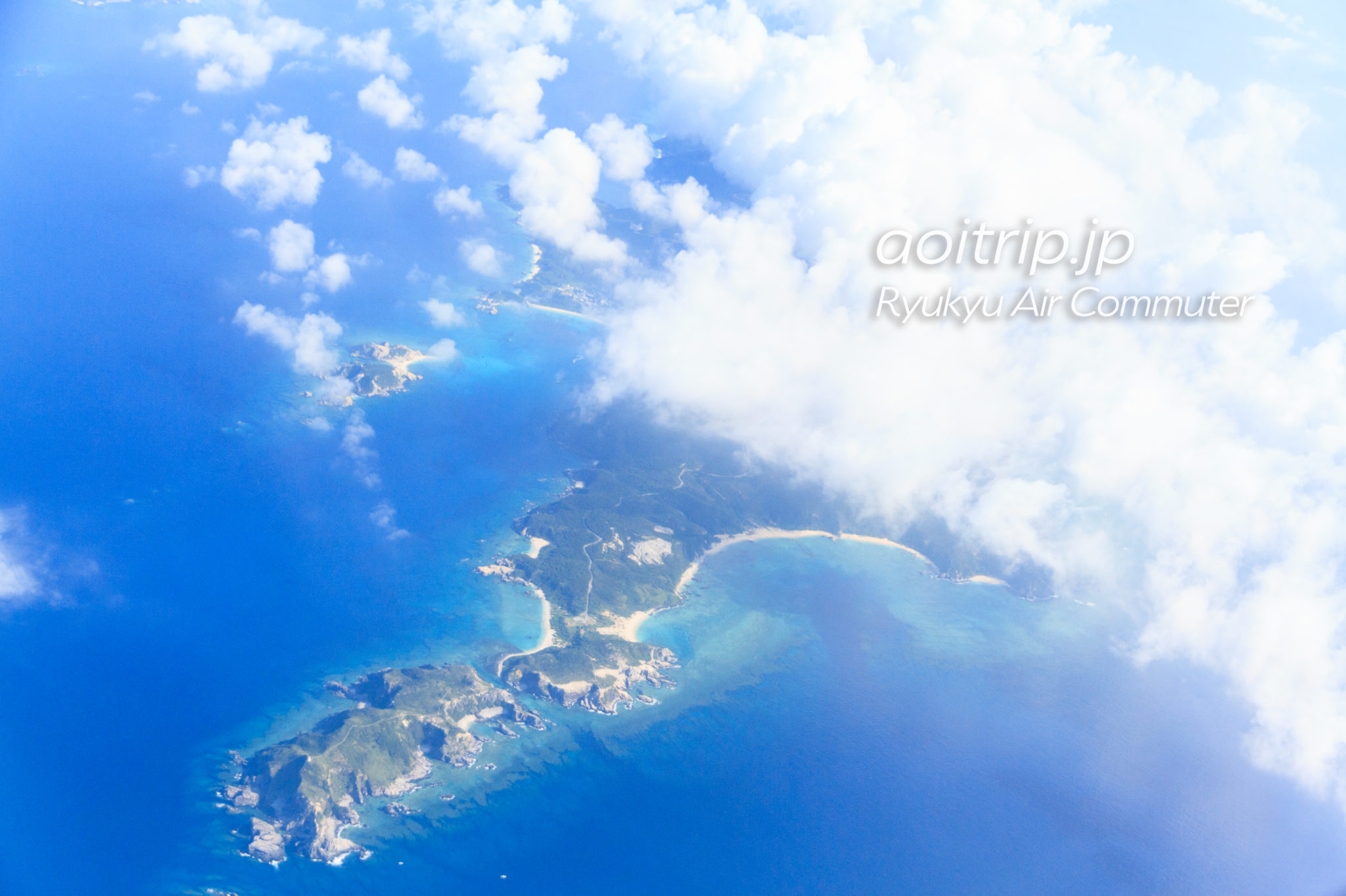 飛行機機内から見る渡嘉敷島