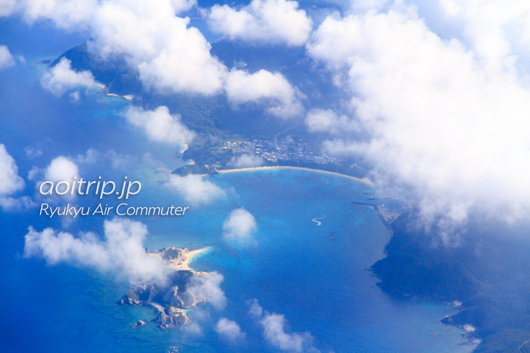 飛行機機内から見る渡嘉敷島の阿波連
