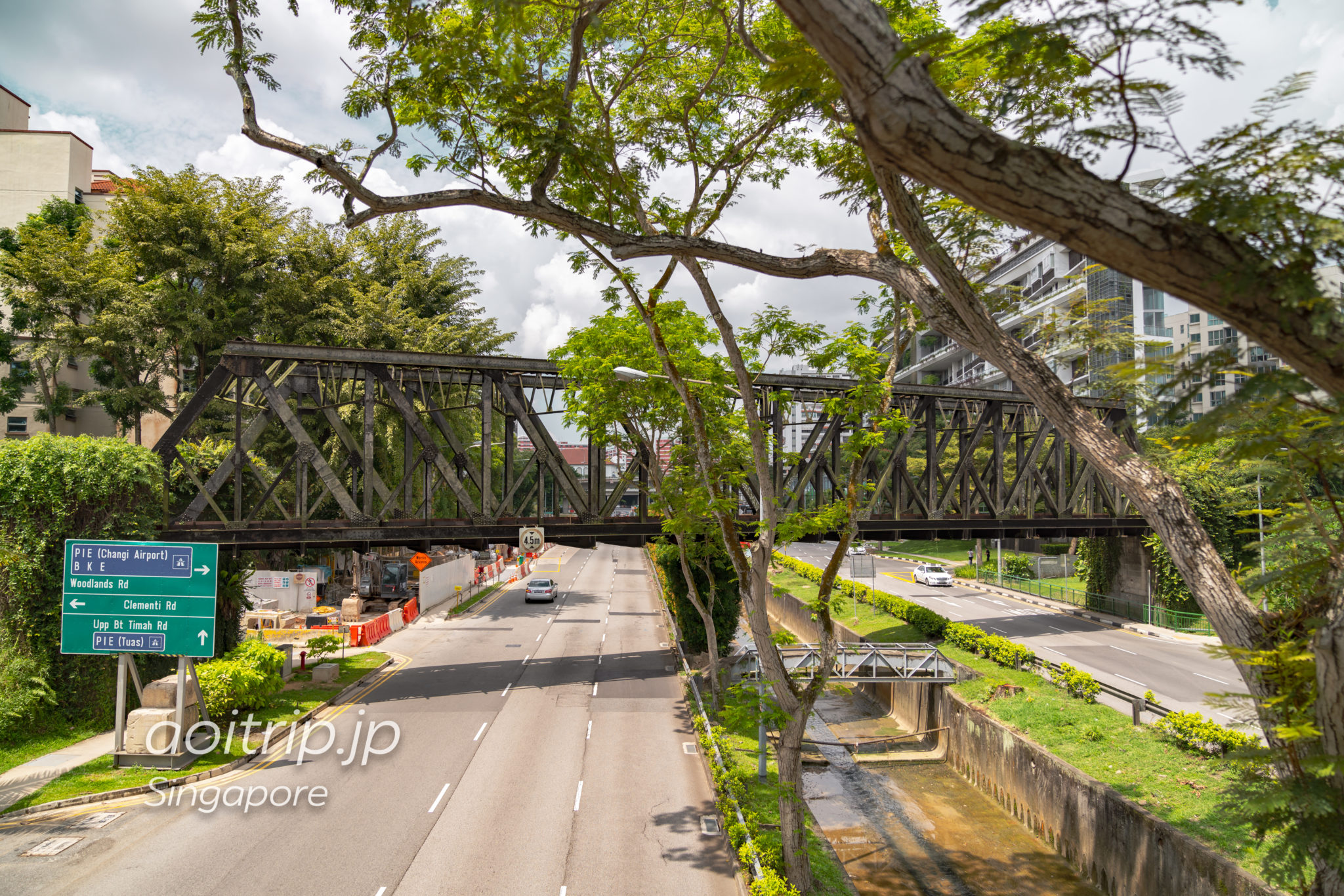 シンガポール　マレー鉄道の廃線跡と陸橋