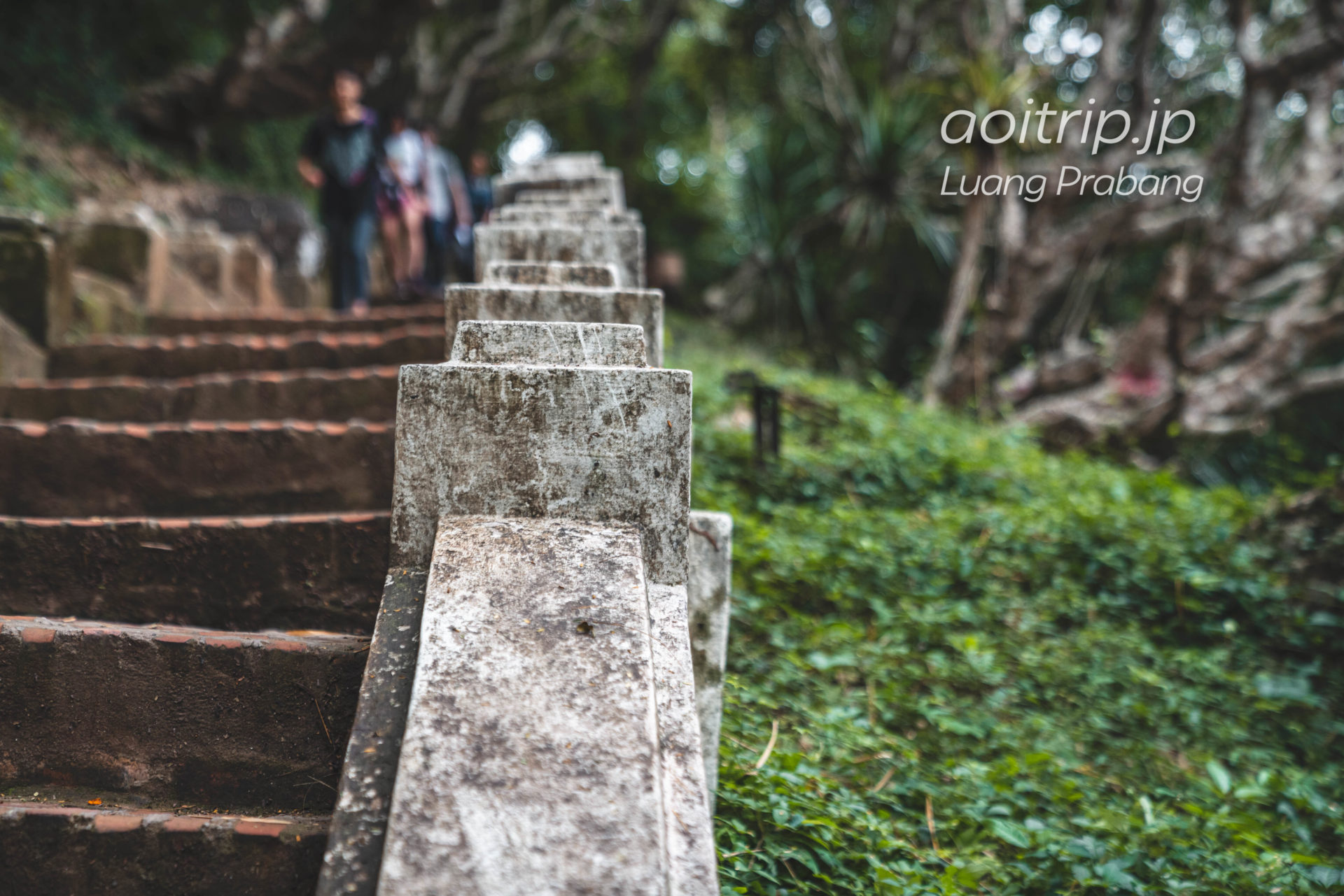 ラオス・ルアンパバーンのプーシーの丘へ続く階段
