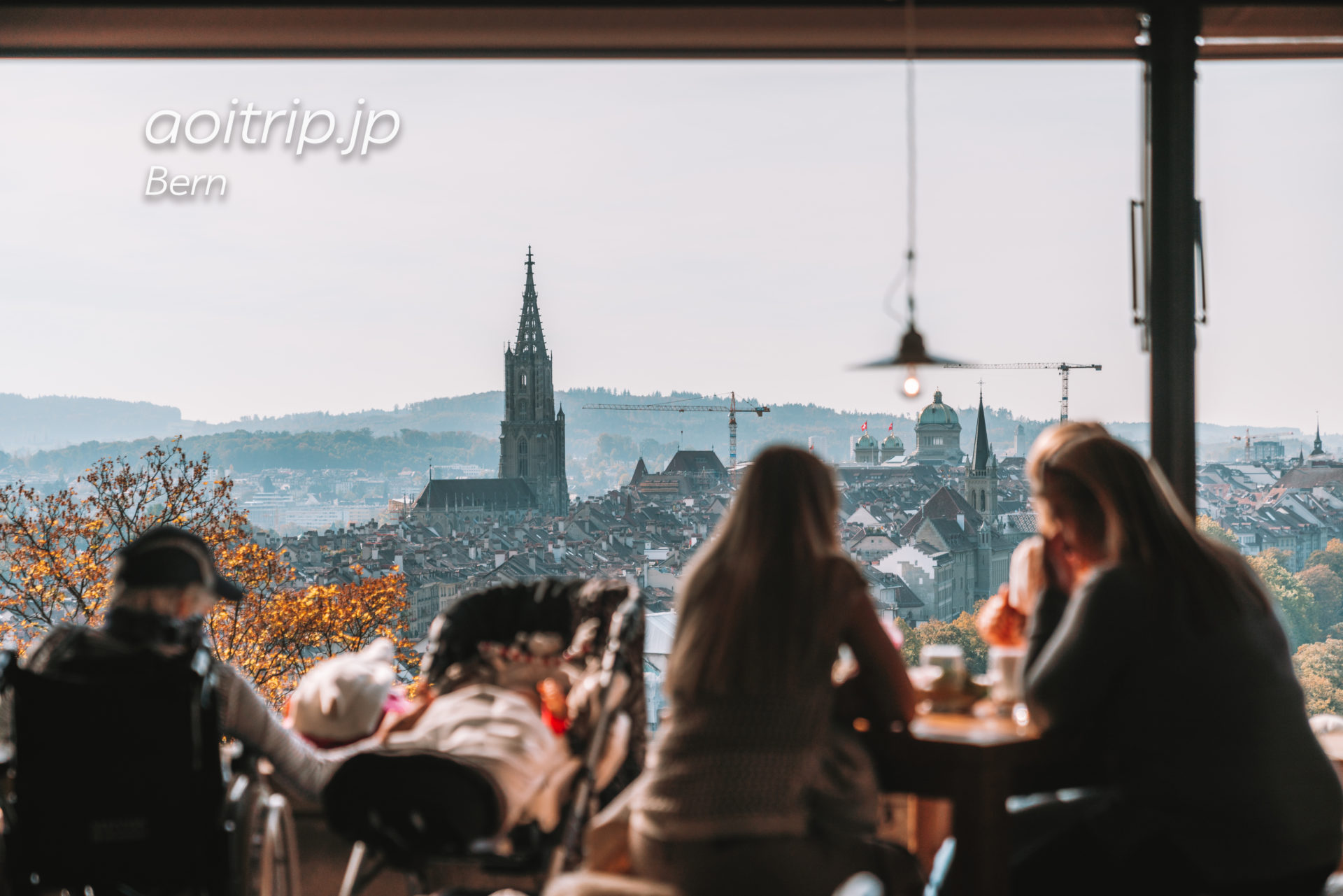 ベルンの丘から旧市街を見おろすバラ園のレストランRosengarten