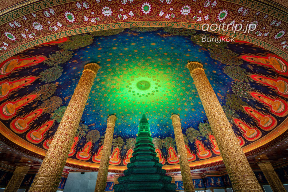 タイのワットパクナム寺院