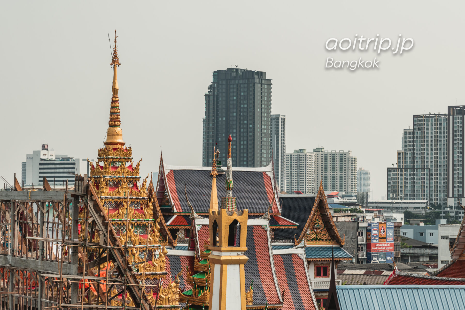 タイのワットパクナーム寺院