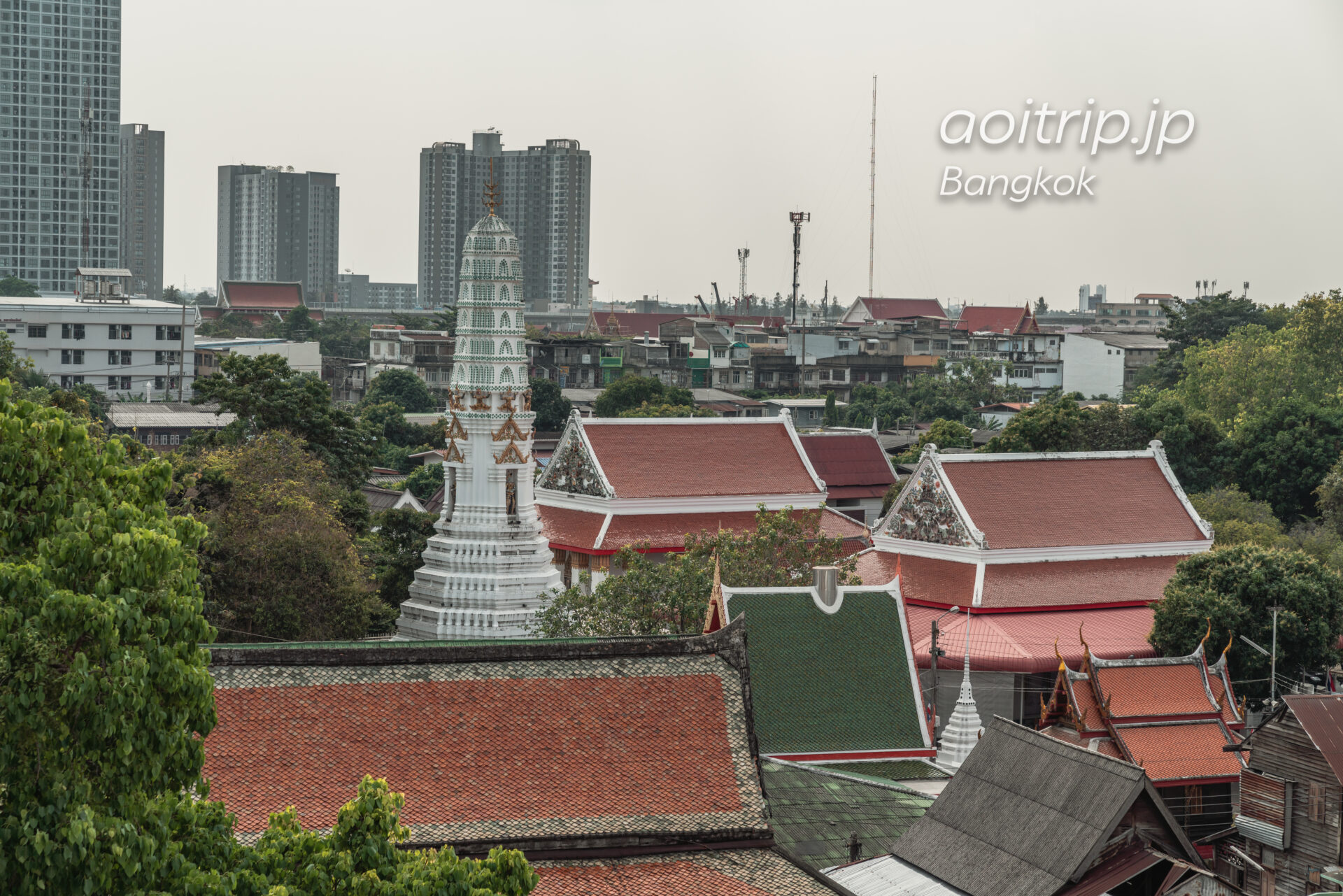 タイのワットパクナーム寺院