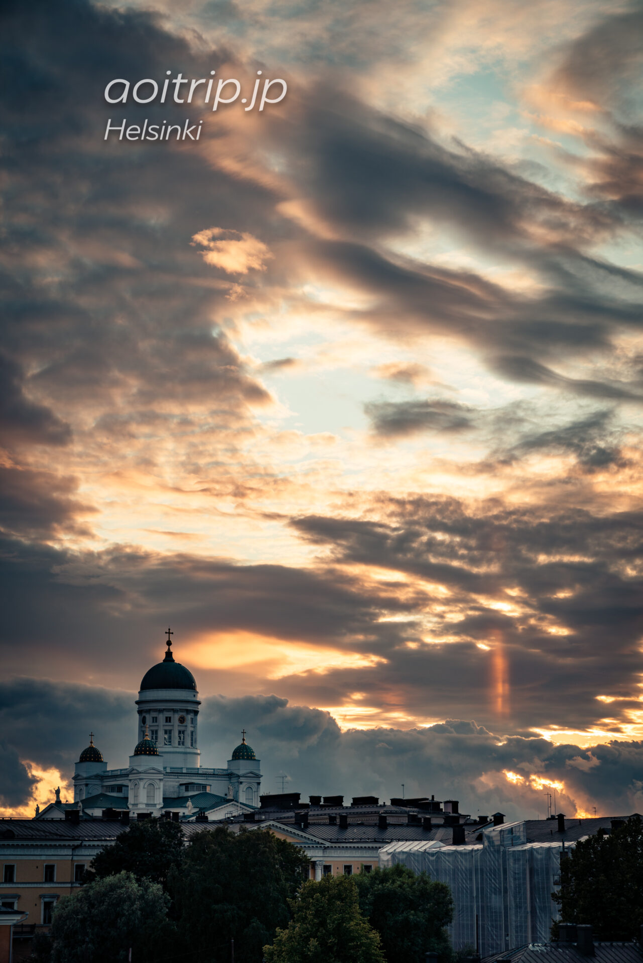 ヘルシンキの生神女就寝大聖堂から望むヘルシンキ大聖堂