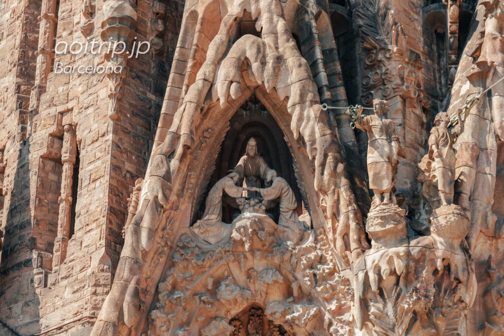 Basílica de la Sagrada Família(Façana del Naixement, The wedding of Mary and Joseph)