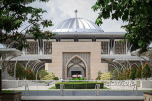 マレーシア プトラジャヤ 鉄のモスクの外観写真