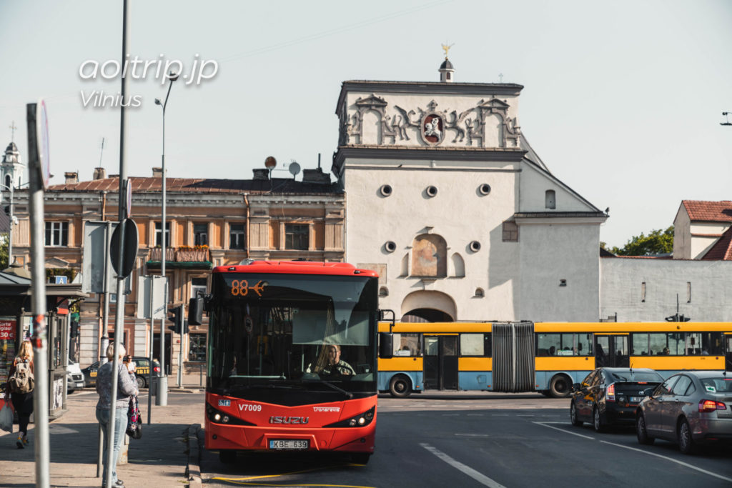 「夜明けの門」前のバス停 Aušros Vartai