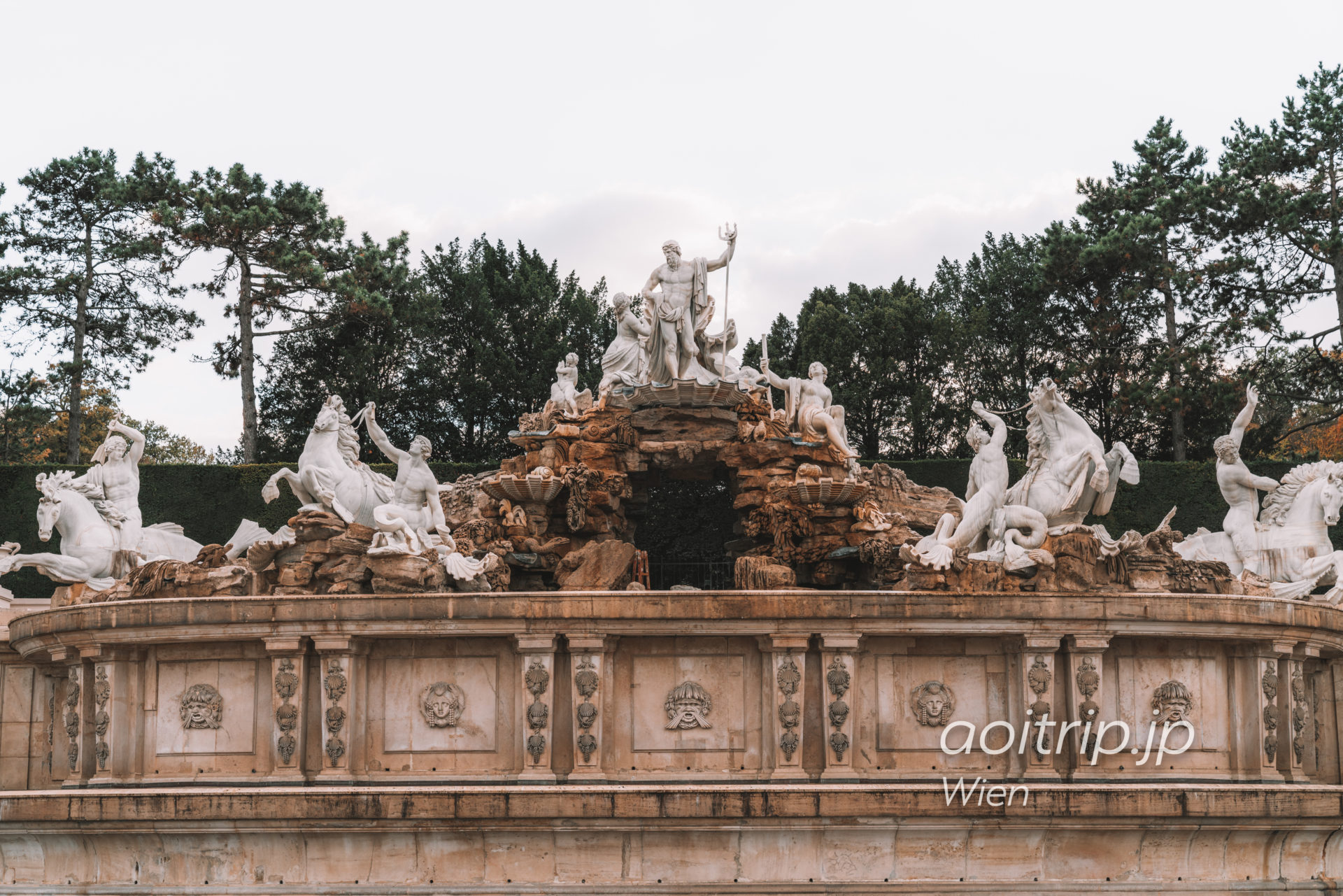 ウィーンのシェーンブルン宮殿　ネプチューンの泉 Schöner Brunnen