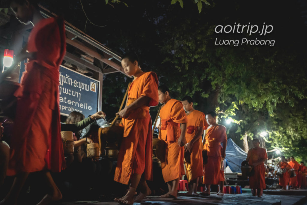 ルアンパバーンの托鉢 Morning Alms In Luang Prabang Laos あおいとりっぷ
