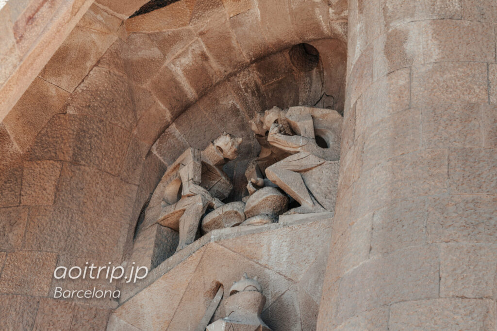 Basílica de la Sagrada Família(Façana de la Passió, The soldiers playing for the tunic of Jesus)