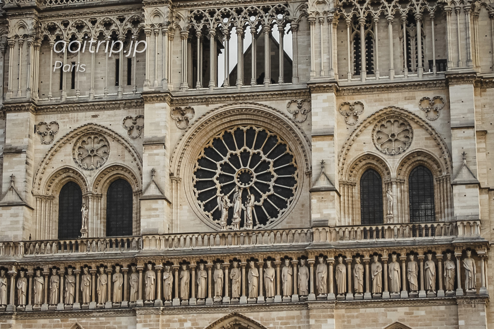 パリ ノートルダム大聖堂のバラ窓