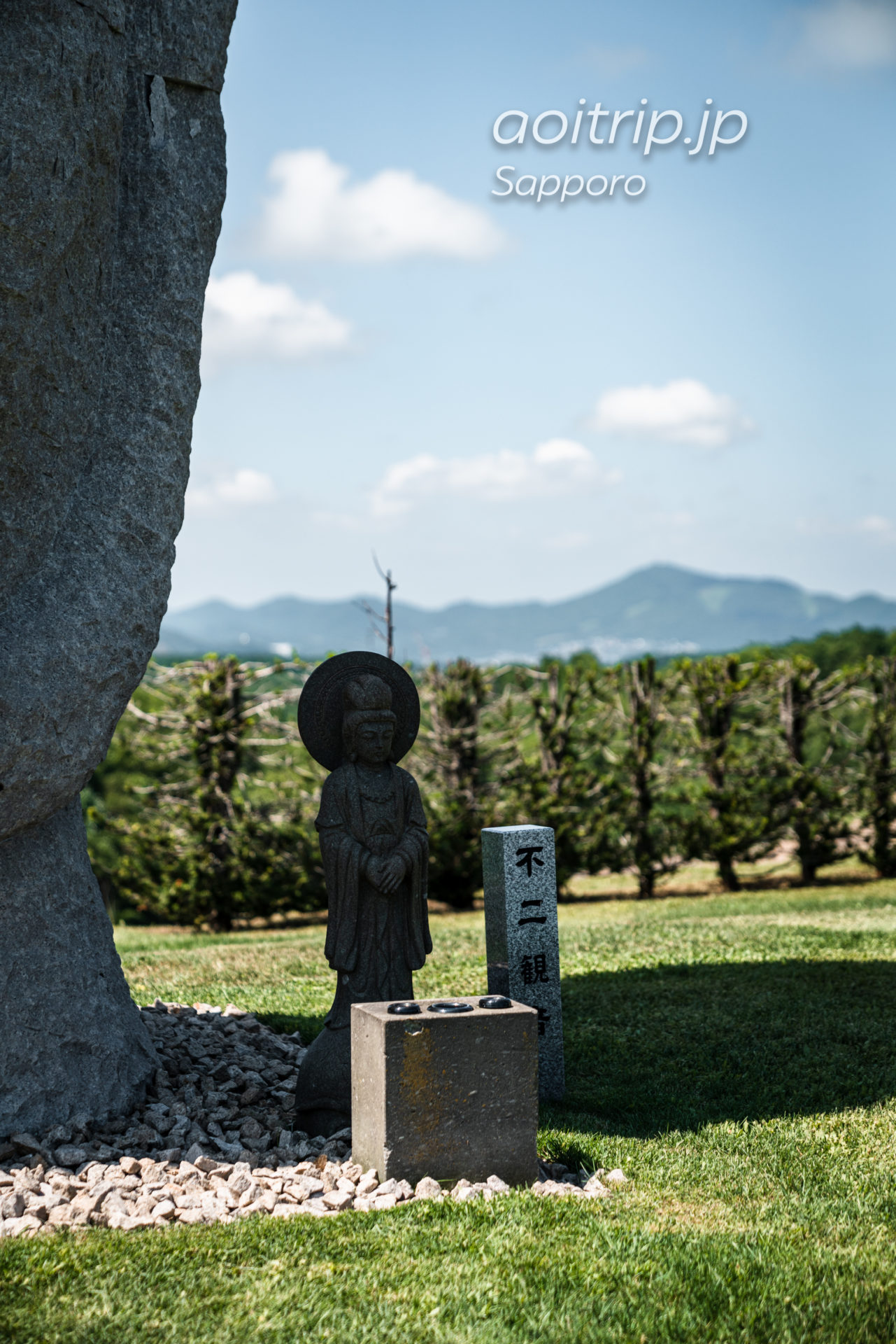 真駒内滝野霊園のモアイ像