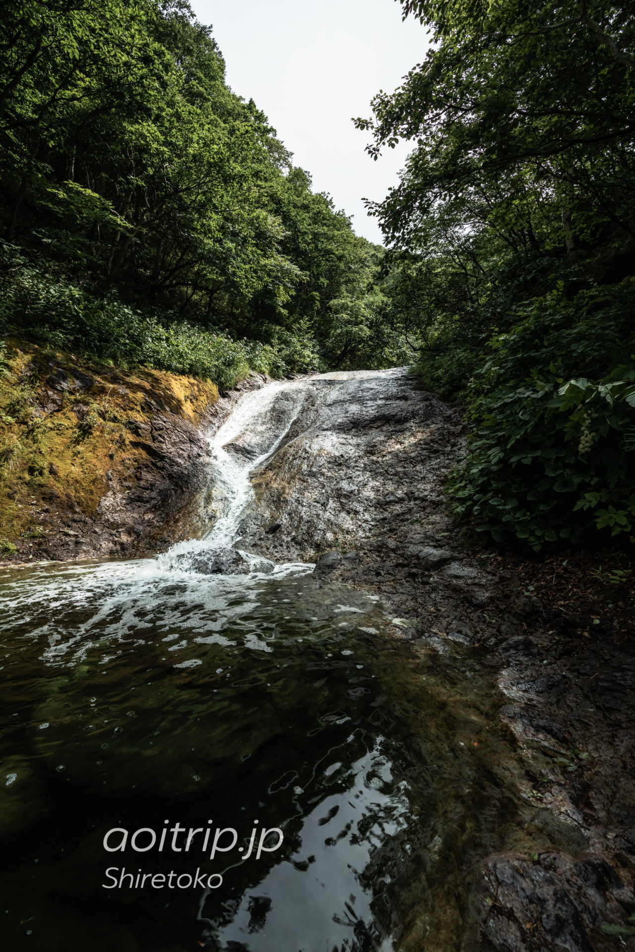 カムイワッカ湯の滝（Kamuiwakka Hot Falls）