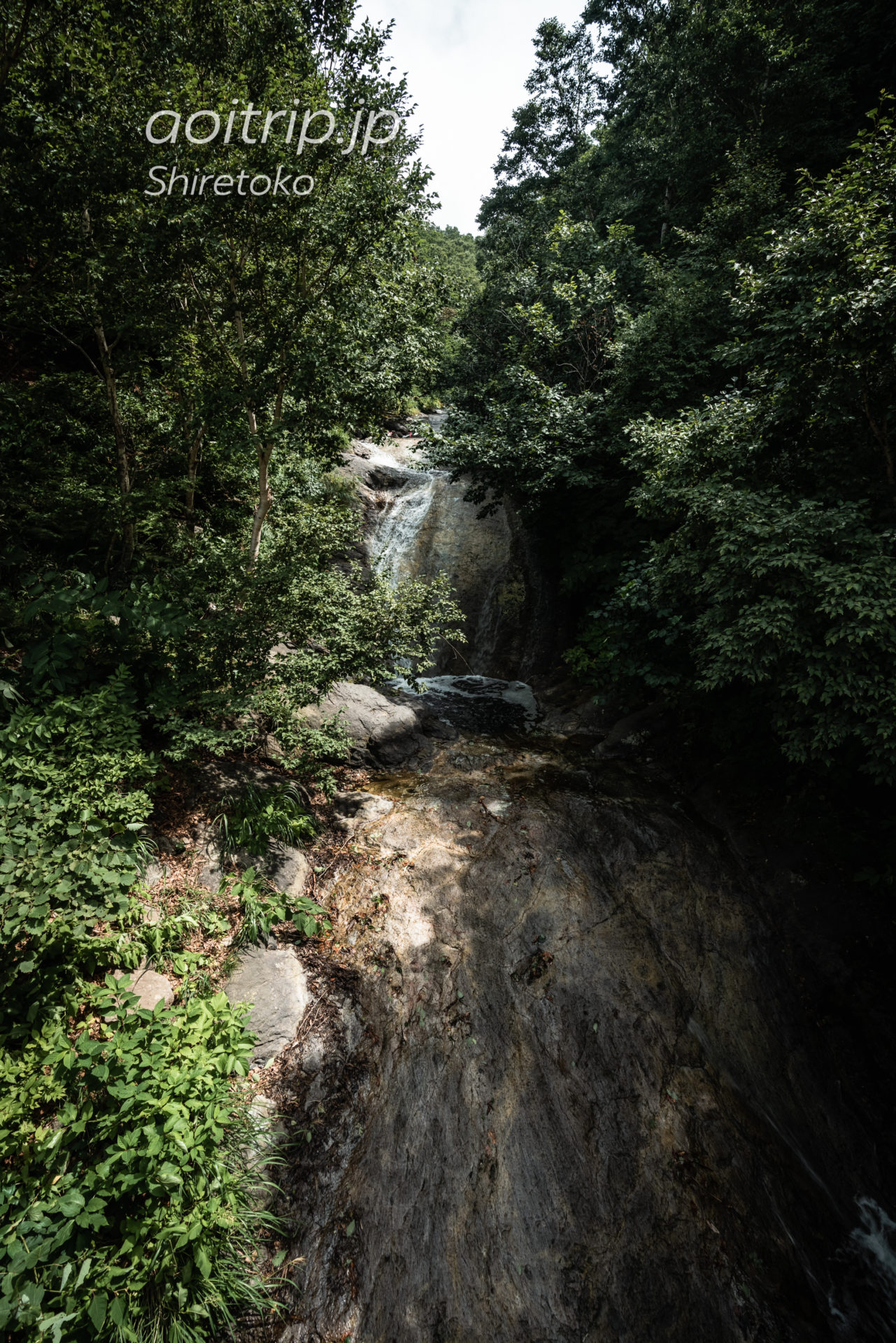 カムイワッカ湯の滝（Kamuiwakka Hot Falls）