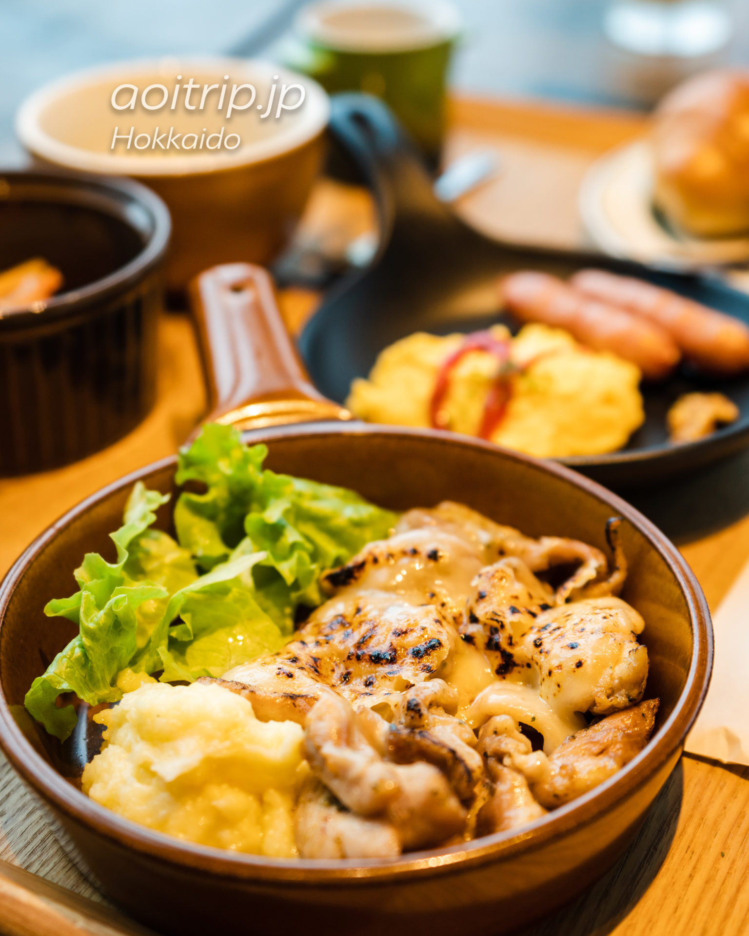 星野リゾートトマム〜鉄板焼きの店〜 GRILLED・AGIの朝食 中札内鶏のグリル ラクレットチーズがけ