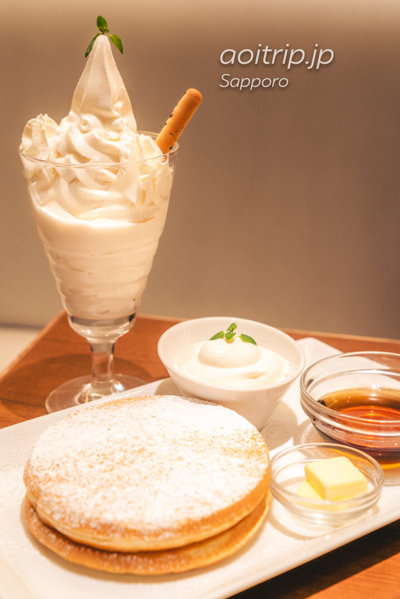札幌 よつ葉ホワイトコージ よつ葉の白いパフェ よつ葉バターとメイプルのパンケーキ