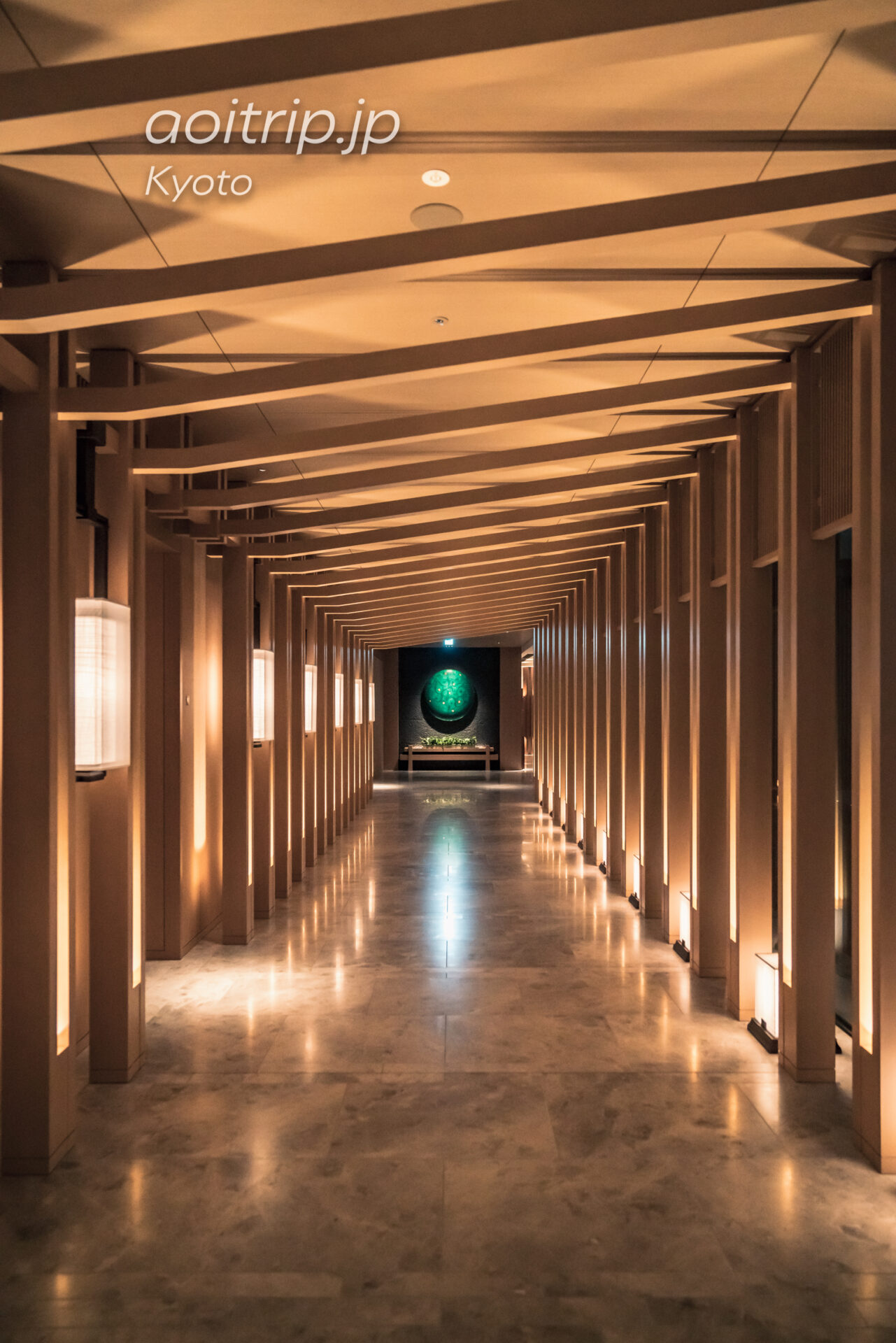 HOTEL THE MITSUI KYOTO 千本鳥居からインスピレーションを得た通路