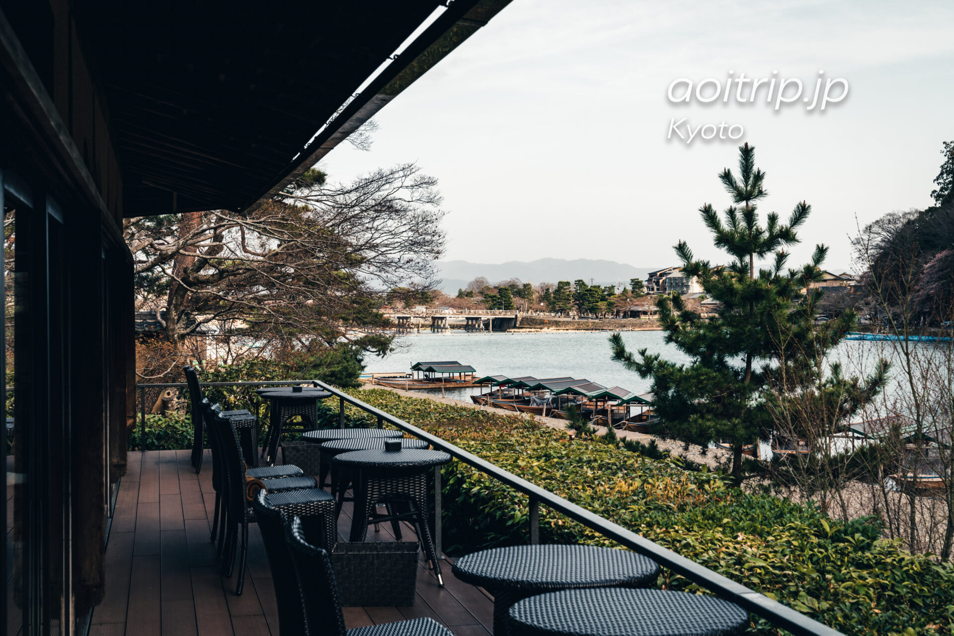 京都嵐山 茶寮八翠から渡月橋を望む