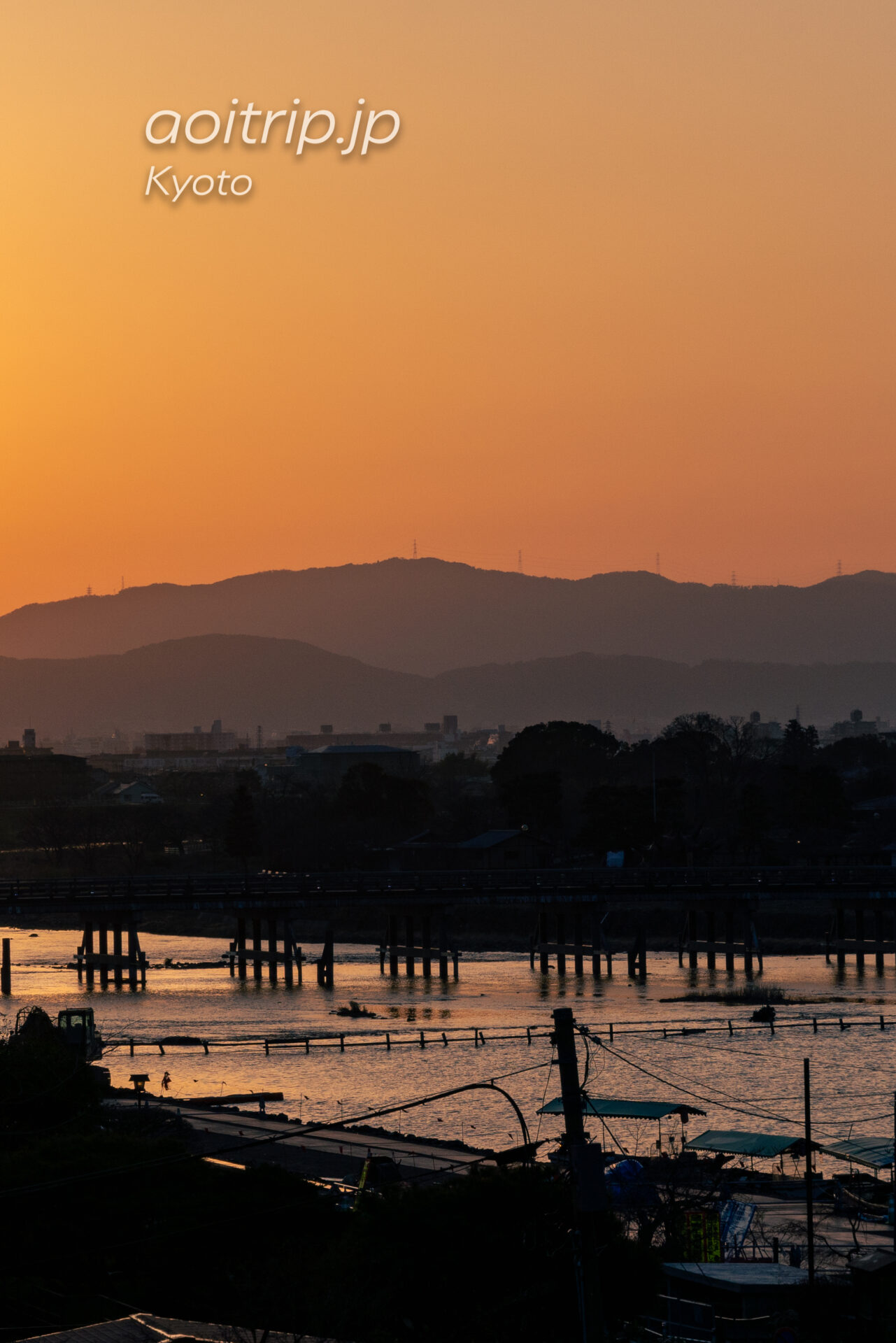 京都嵐山 夜明けの渡月橋と朝日