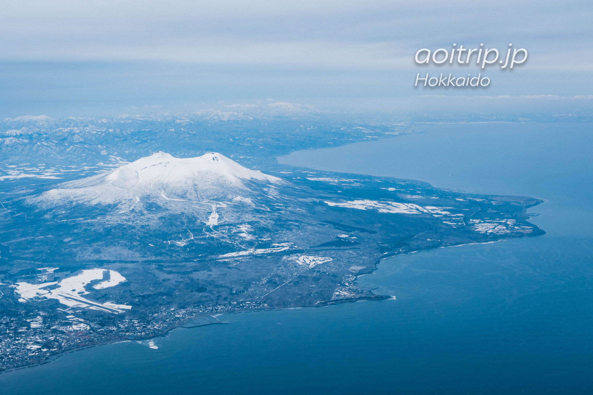 北海道の航空写真 飛行機の窓から 北海道駒ヶ岳と